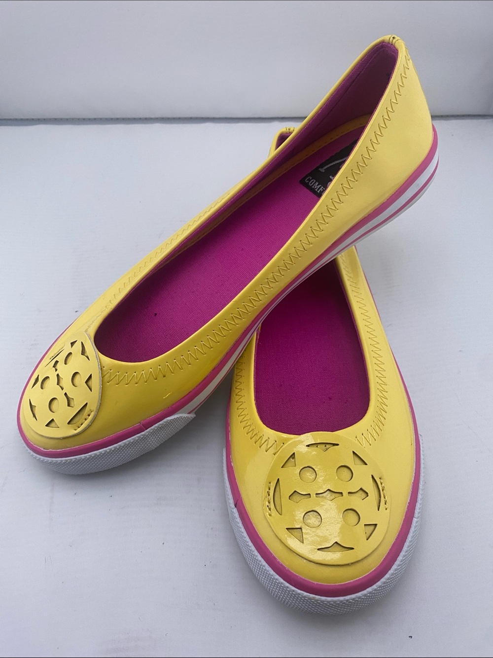 Aj Valenci Yellow patent logo Flats with Pink Insole 9 💕
